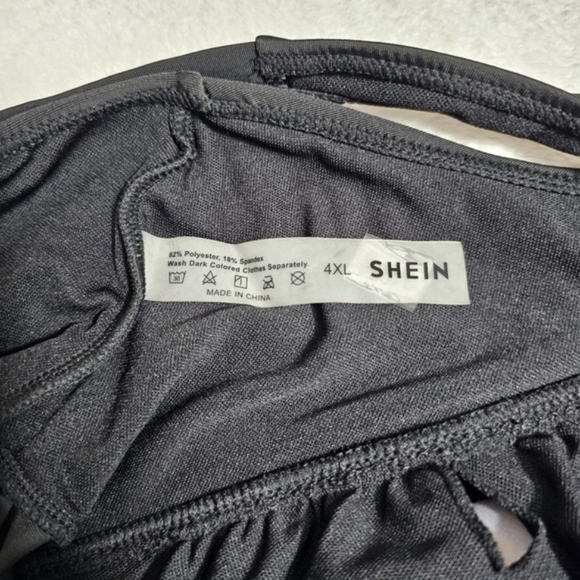 Shein plus size 4XL black tankini swim top - Picture 4 of 4